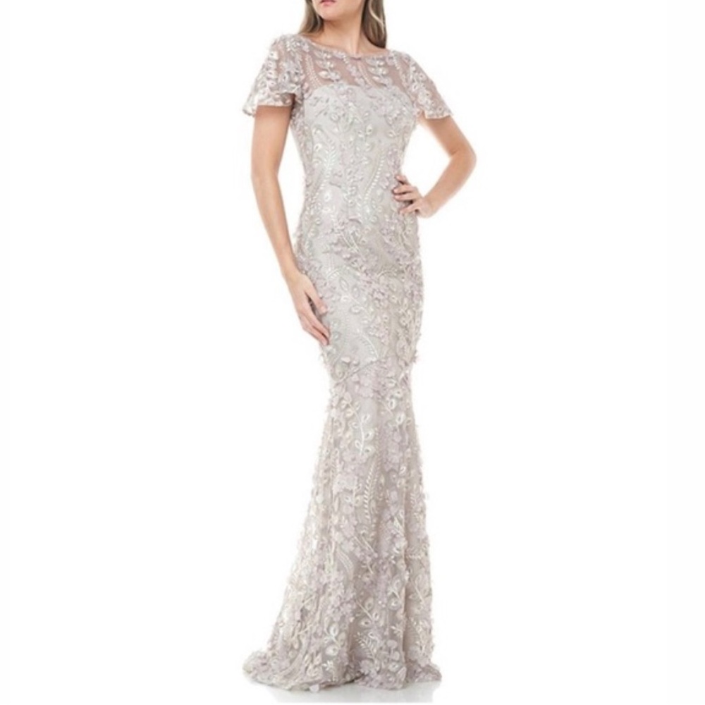 Stunning Dress with Flowing Silhouette and Delicate Embroidery
